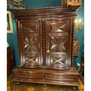 Spectacular Wardrobe With Boxes And Diamond Tips In Walnut