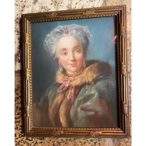 Charmant Pastel Portrait De Femme à La Fourrure, XIX Eme Siècle 