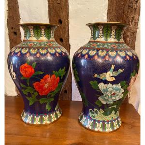 Importante Paire De Vases Aux Pivoines En Cloisonné, Chine Début Du XX Eme Siècle 