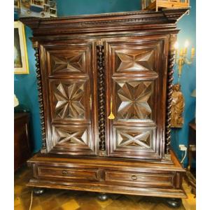 Armoire à pointes De Diamants En Noyer, bourgogne XVIII eme siècle 