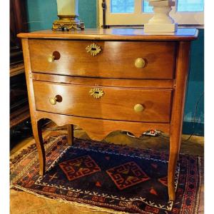 Petite Commode Sauteuse Ceintrée Du Dauphiné En Noyer XVIII Eme Siècle