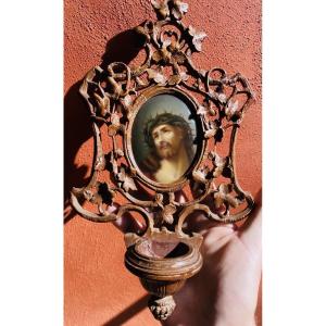 BÉNITIER SCULPTÉ  et ajouré, au visage du Christ peint sur porcelaine DU XIX EME SIÈCLE
