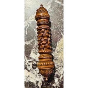 ÉTUI À AIGUILLES EN BUIS SCULPTÉ – TRAVAIL DE TOURNAGE PRISONNIER – XIXe SIÈCLE