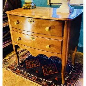 Dauphiné Walnut Chest Of Drawers XVIII Th Century
