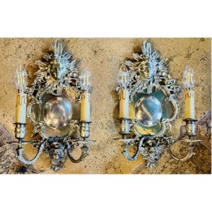 PAIRE D'APPLIQUES MURALES EN BRONZE ARGENTÉ DÉCOR AU SOLEIL ET AUX MASQUES STYLE LOUIS XIV - XX