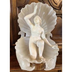 LA NAISSANCE DE VÉNUS – IMPORTANTE SCULPTURE ITALIENNE EN MARBRE ET ALBÂTRE, VERS 1920-1930