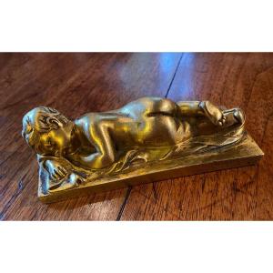 Jeune Enfant Endormi Bronze Doré Du XIX Eme Siècle Dans L’esprit De Duquesnoy