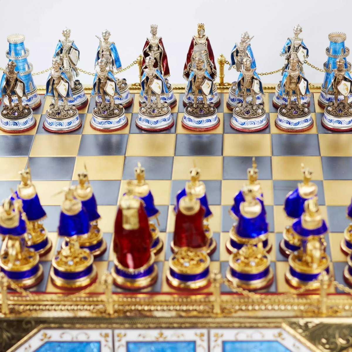 JEU D’ÉCHECS DE STYLE HISTORICISTE AVEC ÉMAIL. MAÎTRE A. KÖNIG AUTRICHE-HONGRIE.-photo-8