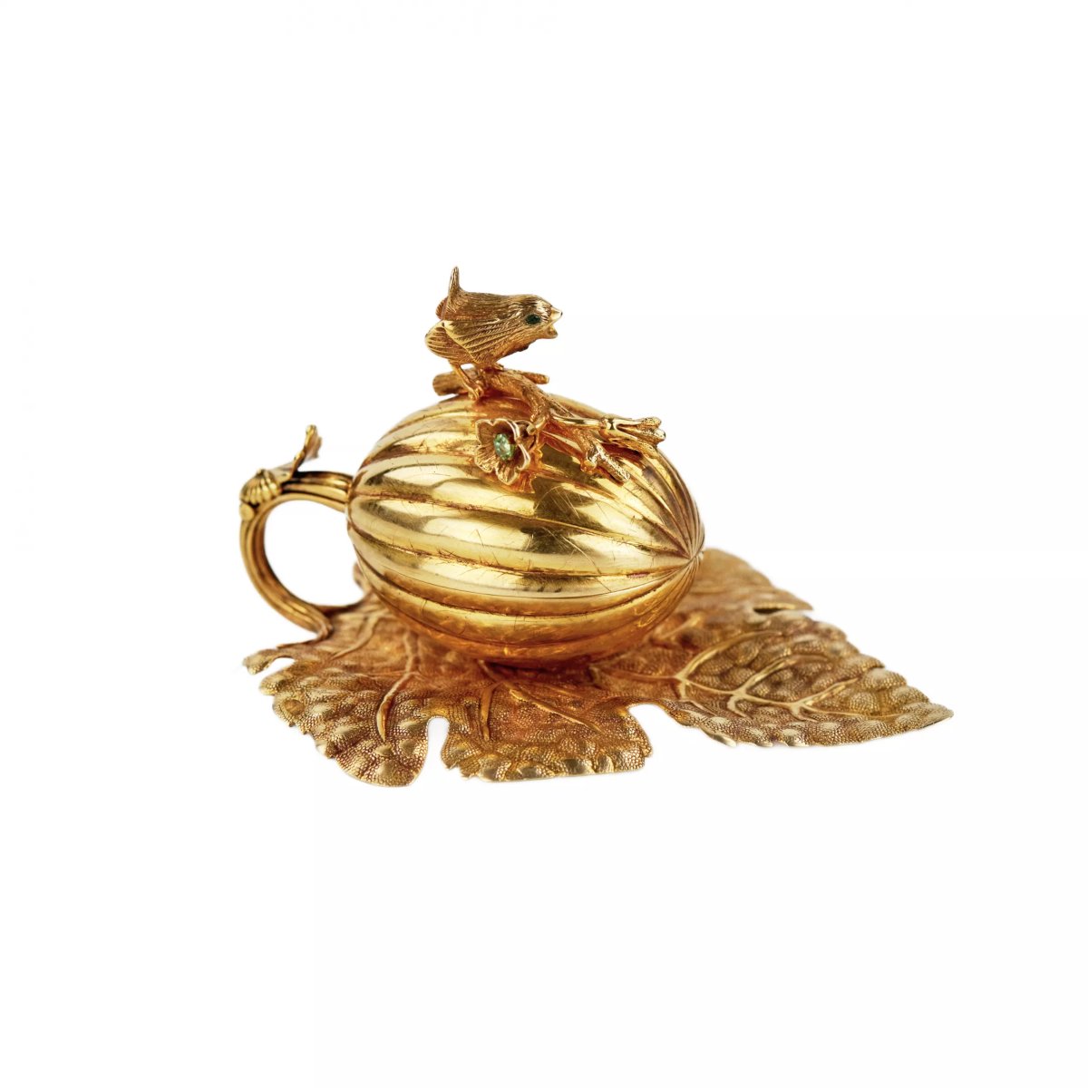 COFFRET MINIATURE EN OR EN FORME DE RÉCIPIENT D’ÉTROG. MAISON F. LORIE RUSSIE, MOSCOU.