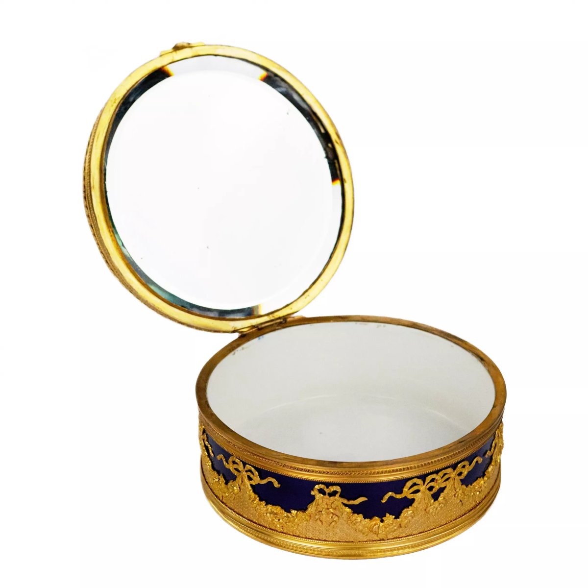 Porcelain Checkerboard Box With Miniature, Louis XVI Style, France.-photo-2