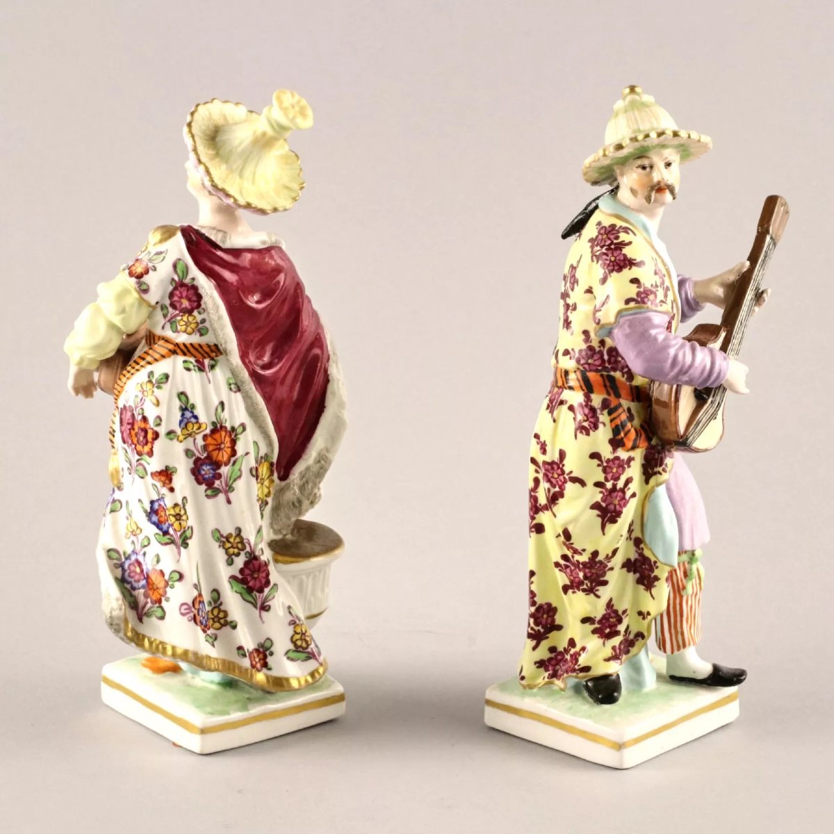 PAIRE DE FIGURINES EN PORCELAINE « MUSICIENS CHINOIS ». KPM BERLIN-photo-3