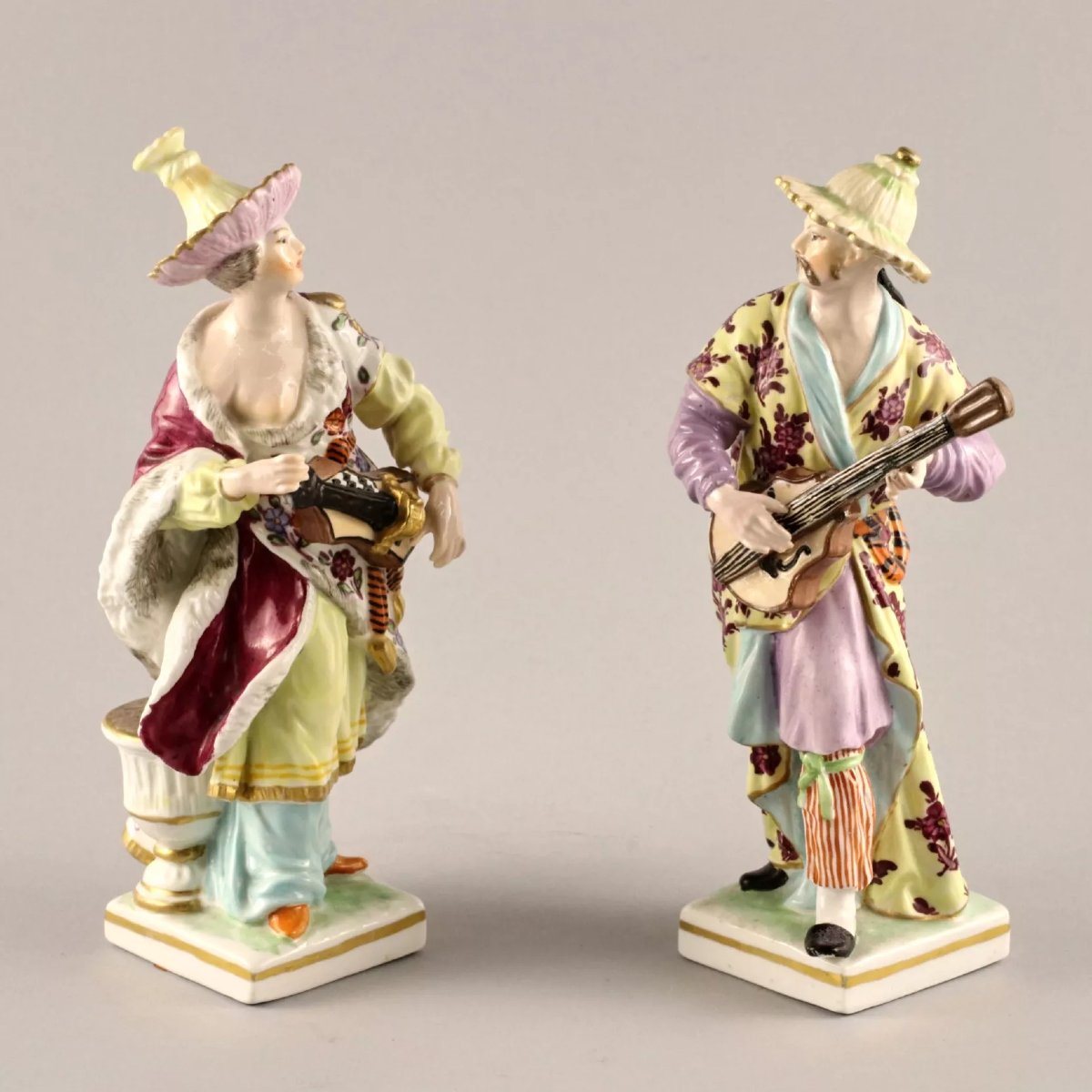 PAIRE DE FIGURINES EN PORCELAINE « MUSICIENS CHINOIS ». KPM BERLIN-photo-2