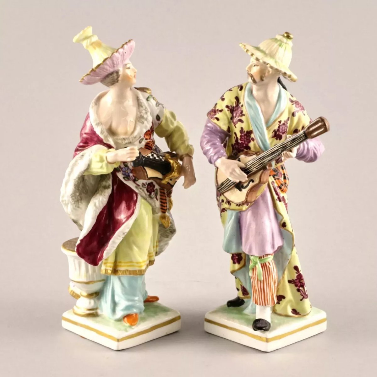 PAIRE DE FIGURINES EN PORCELAINE « MUSICIENS CHINOIS ». KPM BERLIN-photo-3