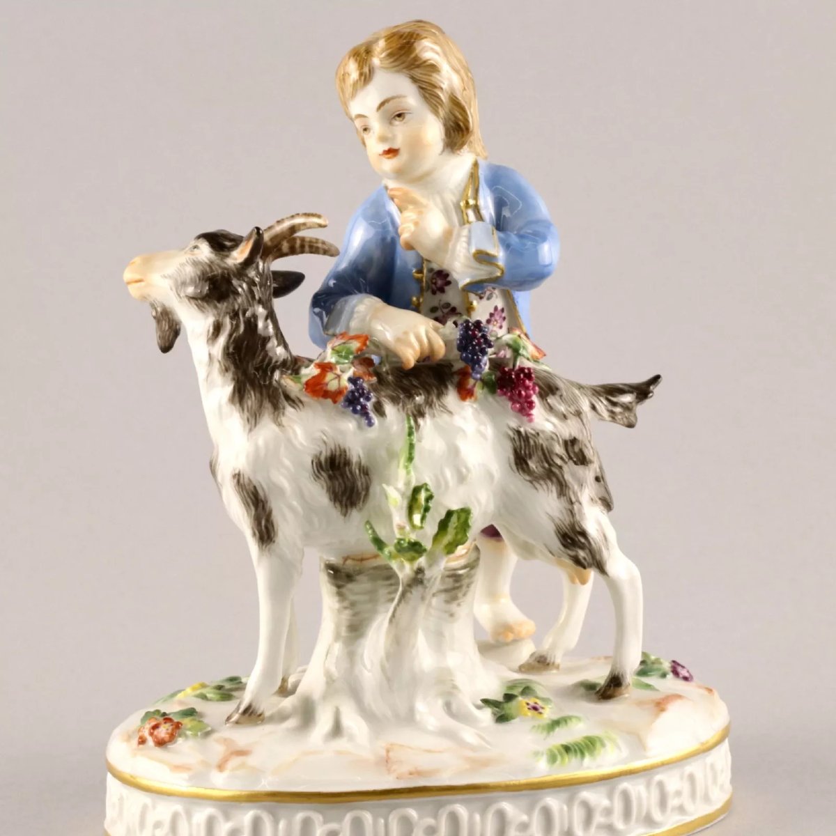 FIGURE EN PORCELAINE MEISSEN « GARÇON AU CHEVREAU ». ALLÉGORIE DE L’AUTOMNE-photo-1