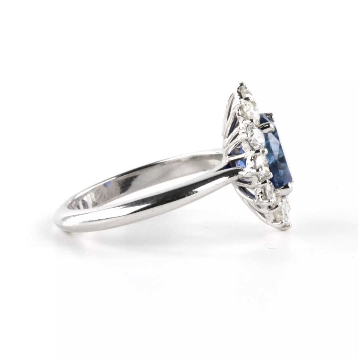 BAGUE EN OR SERTIE D’UN SAPHIR ET DE DIAMANTS-photo-4