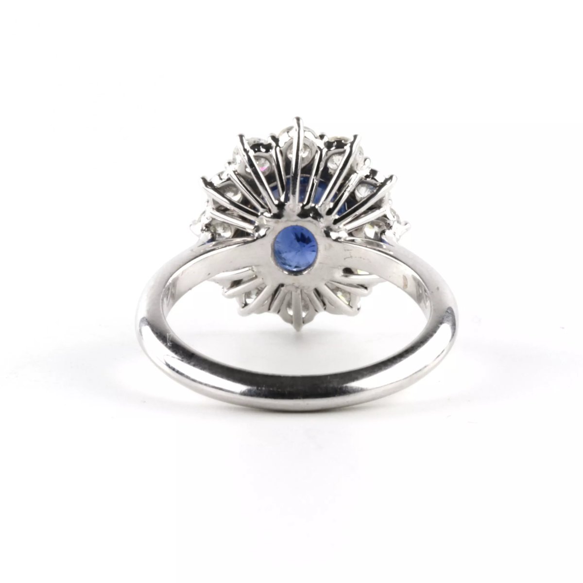 BAGUE EN OR SERTIE D’UN SAPHIR ET DE DIAMANTS-photo-2