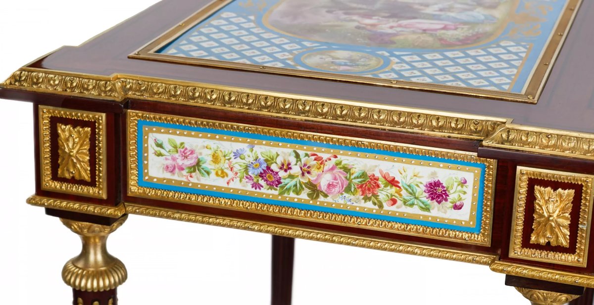 MAGNIFIQUE PETITE TABLE DE DAME AVEC PANNEAUX EN PORCELAINE DANS LE STYLE D’ADAM WEISWEILER -photo-4