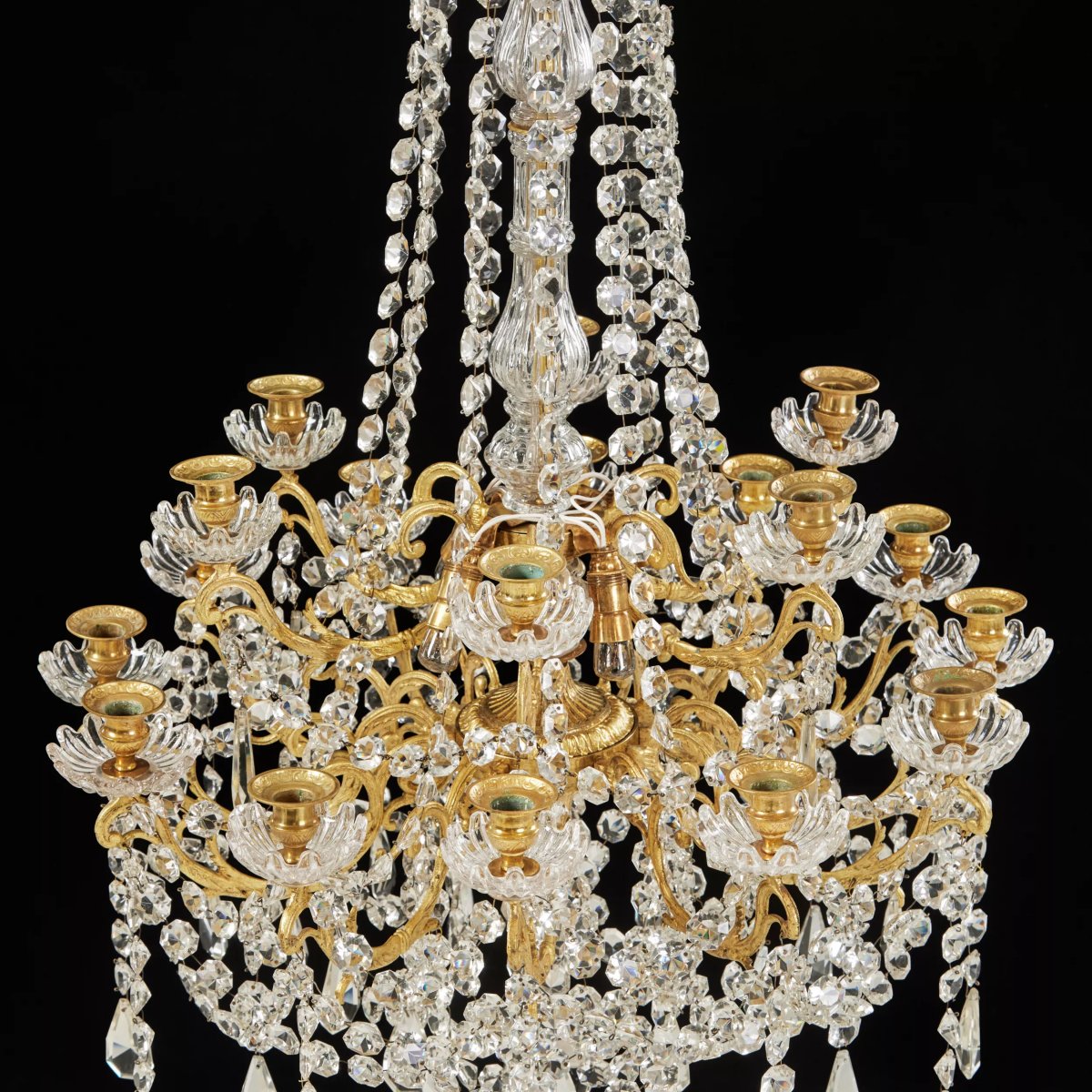 LUSTRE DE STYLE NÉO-ROCOCO AVEC PENDANTS EN CRISTAL BACCARAT TROISIÈME QUART DU XIXe SIÈCLE-photo-3