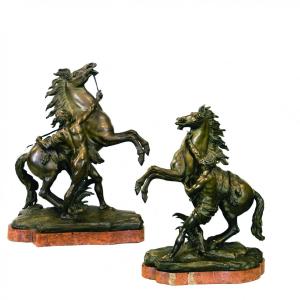 PAIRE DE SCULPTURES « LES CHEVAUX DE MARLY », D’APRÈS GUILLAUME COUSTOU L’AÎNÉ (1677–1746)