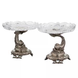 EXCEPTIONNELLE PAIRE DE TAZZAS EN CRISTAL SUR PIÉTEMENTS EN ARGENT. MAISON DES FRÈRES GRACHEV.