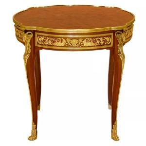 TABLE EN ACAJOU À MARQUETERIE DANS LE GOÛT LOUIS XV. ATTRIBUÉE À FRANÇOIS LINKE. FRANCE,