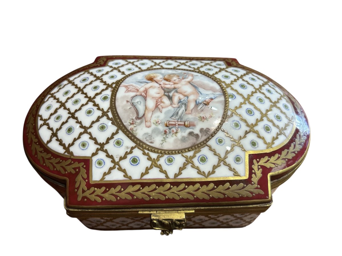 Porcelain Box Decorated With Cherubs, Early 20th Century-photo-3