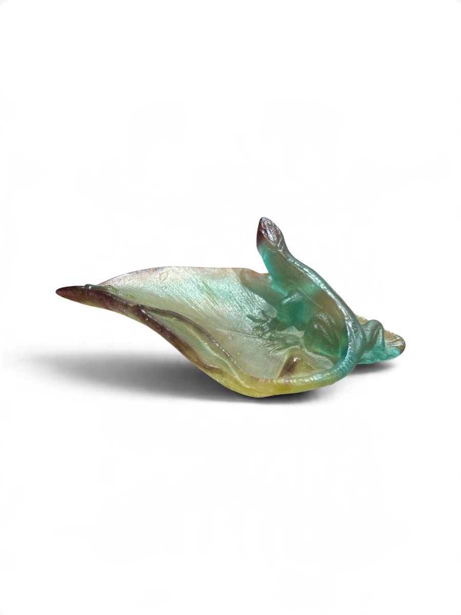 DAUM - Petit vide-poche en pâte de verre, lézard sur une feuille,  XXe siècle