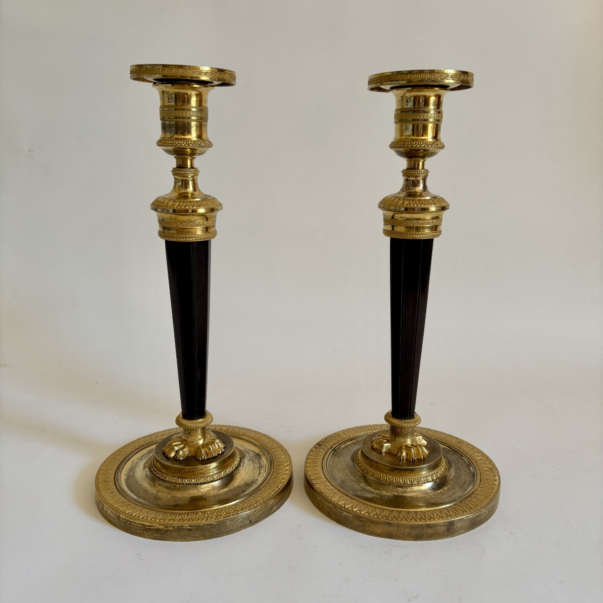 Ravrio Pair Of Empire-style Candlesticks, Early 19th Century, Gilded Bronze -photo-3