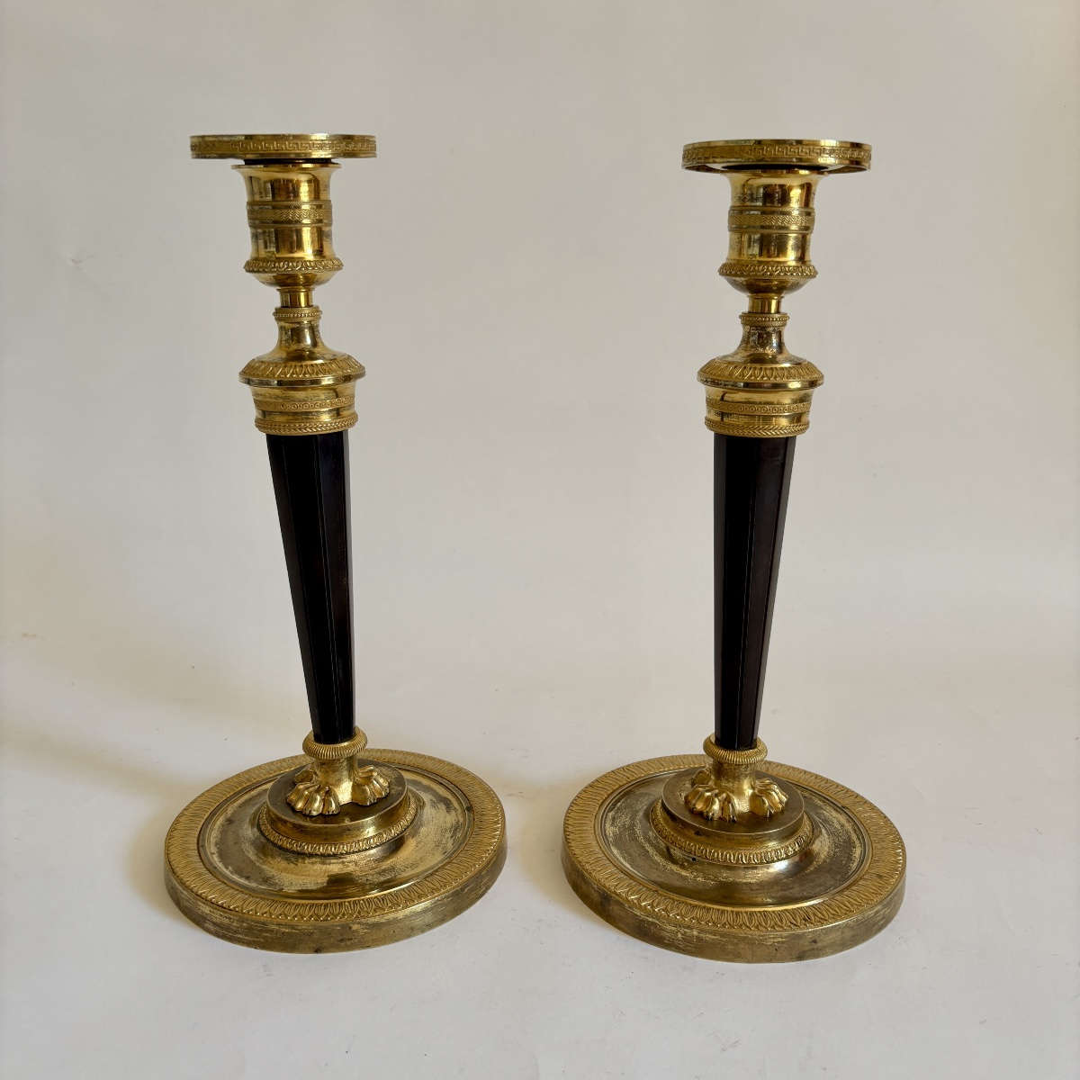 Ravrio Pair Of Empire-style Candlesticks, Early 19th Century, Gilded Bronze -photo-4
