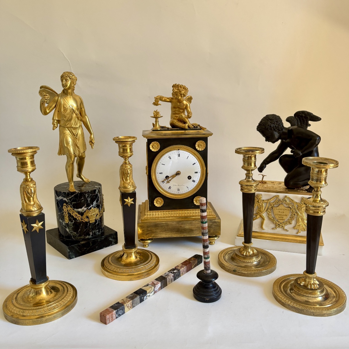 Ravrio Pair Of Empire-style Candlesticks, Early 19th Century, Gilded Bronze -photo-8