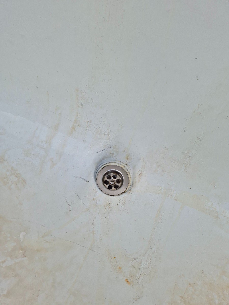 1900s Cast Iron Bathtub With Lion Claw Feet -photo-5