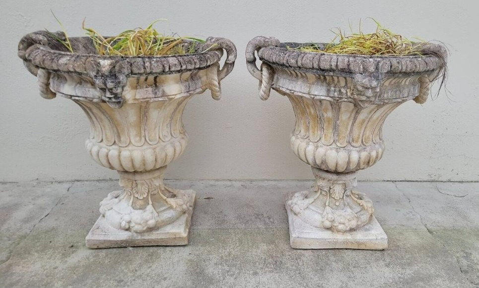 Paire De Vases Jardinières Décorées De Visages En Pierre Reconstituée -photo-4