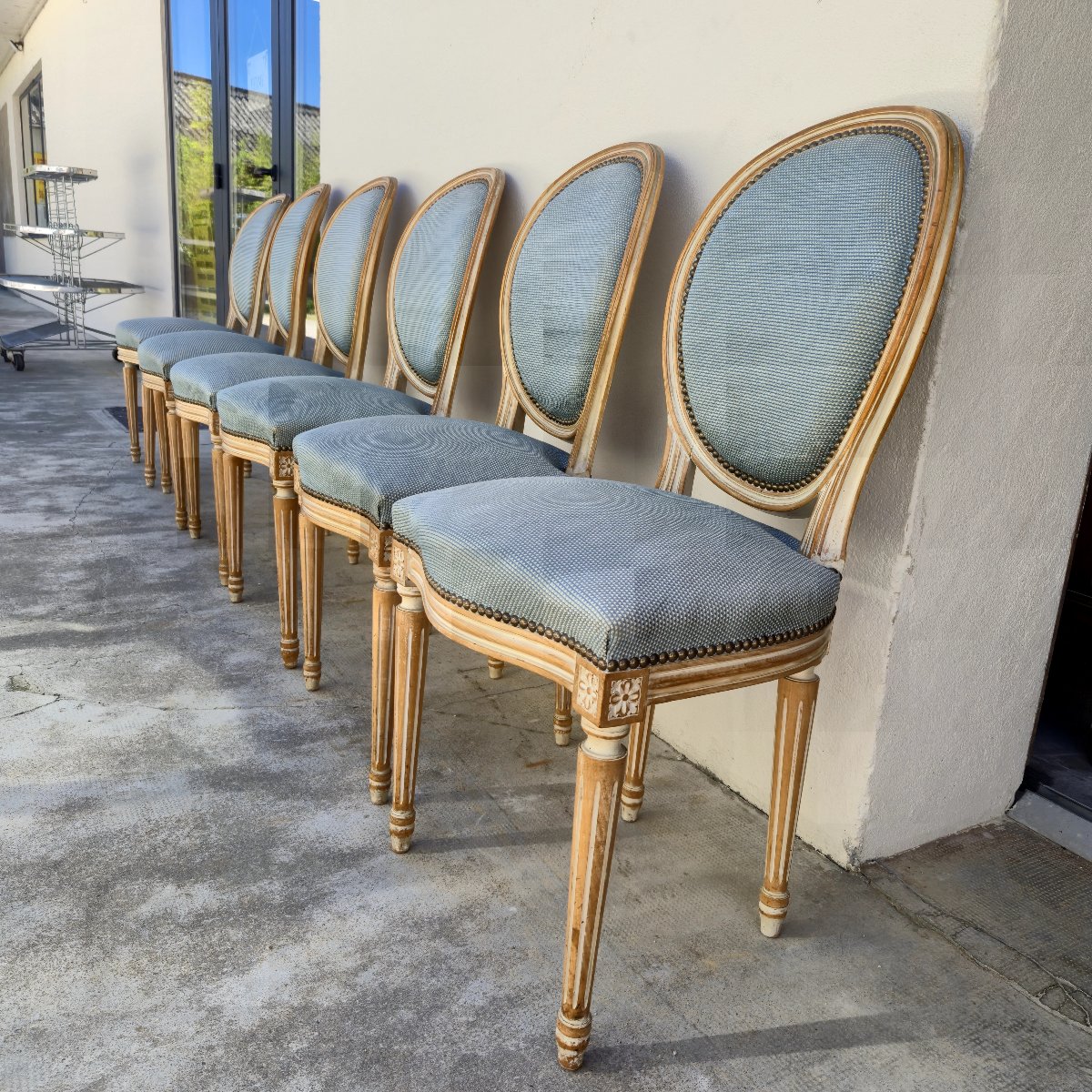 Set Of 6 Antique Louis XVI Style Medallion Chairs With Patina -photo-3