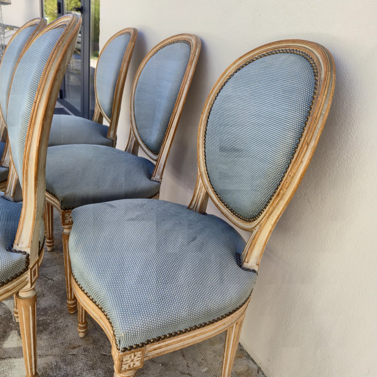 Set Of 6 Antique Louis XVI Style Medallion Chairs With Patina -photo-4