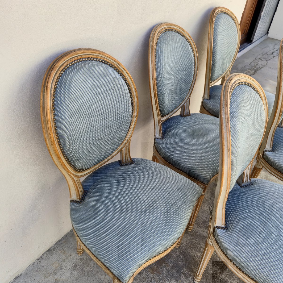 Set Of 6 Antique Louis XVI Style Medallion Chairs With Patina -photo-5