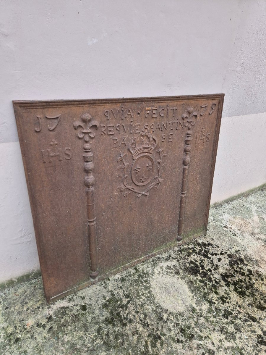 18th Century Decorated Cast Iron Fireplace Plate -photo-2