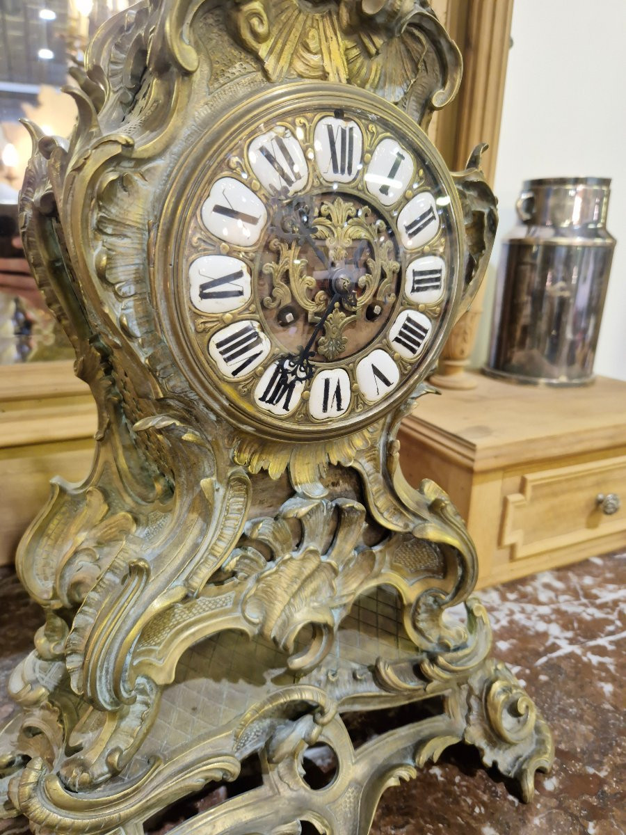 Pendule Cartel en Bronze style Louis XV richement décorée -photo-2