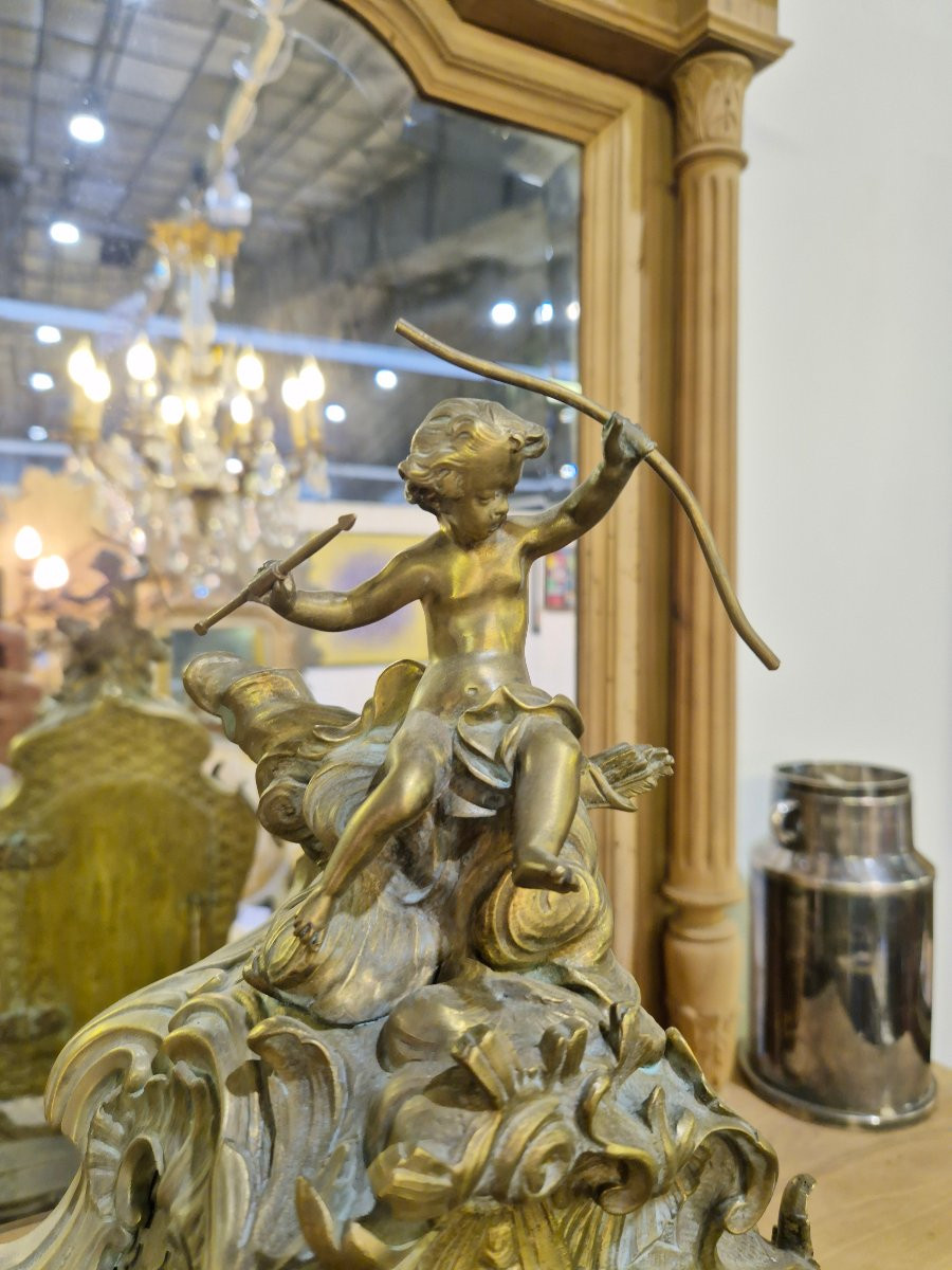 Pendule Cartel en Bronze style Louis XV richement décorée -photo-3