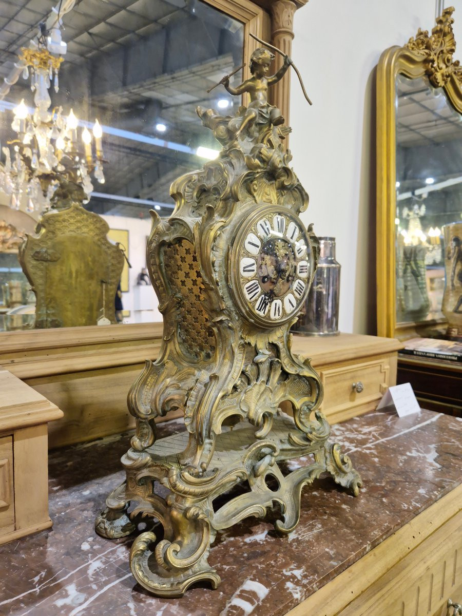 Pendule Cartel en Bronze style Louis XV richement décorée -photo-4