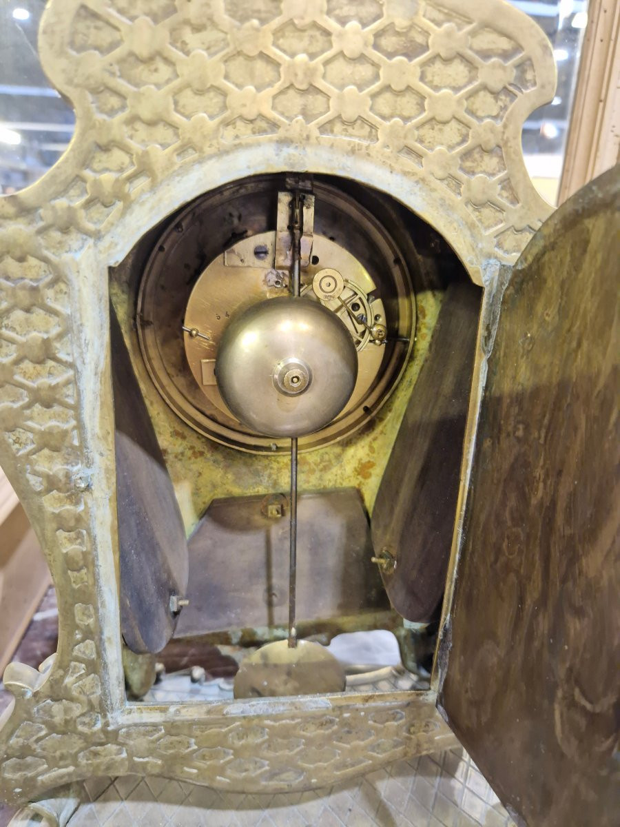 Pendule Cartel en Bronze style Louis XV richement décorée -photo-2