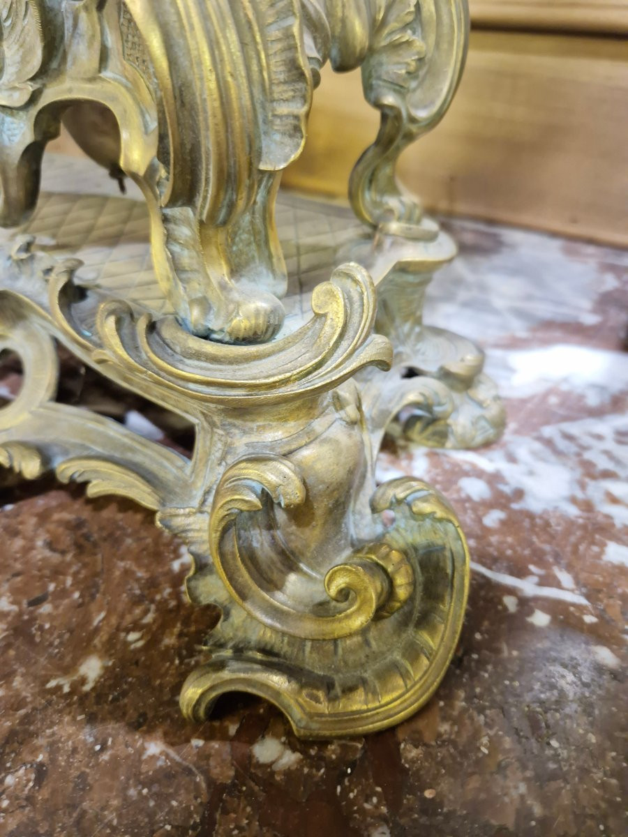 Pendule Cartel en Bronze style Louis XV richement décorée -photo-8