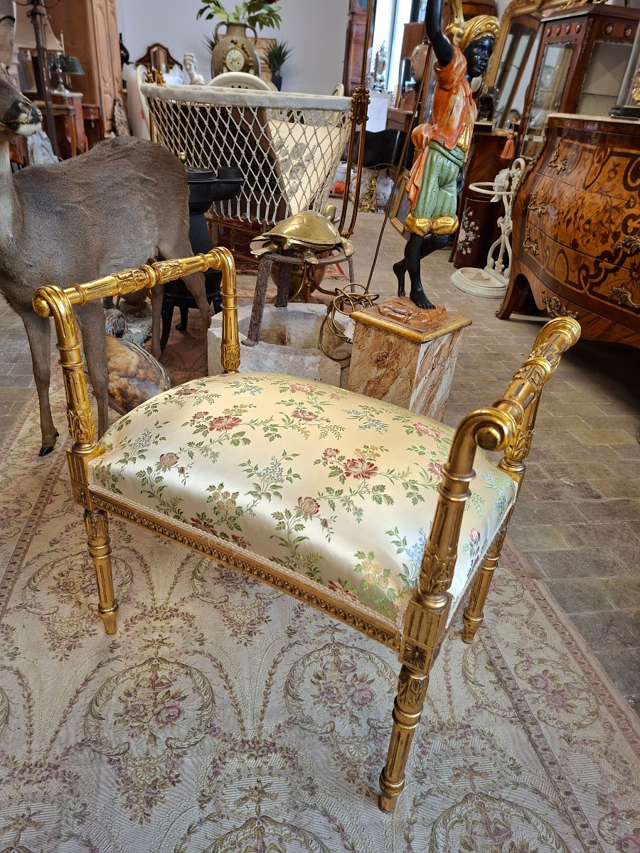 Banquette en bois doré style Louis XVI richement décorée d'époque napoléon III 