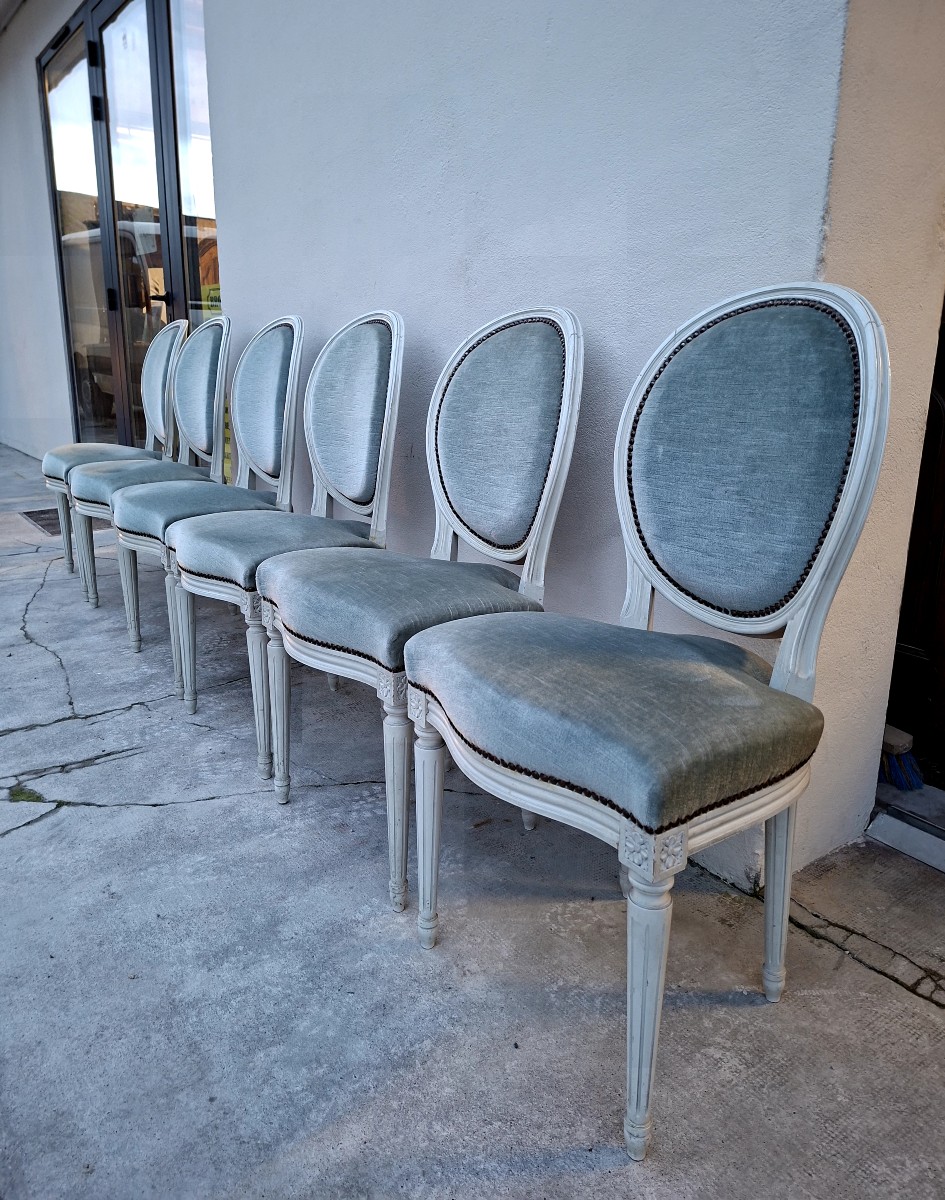Serie de 6 chaises Médaillon style Louis XVI patiné ancienne 