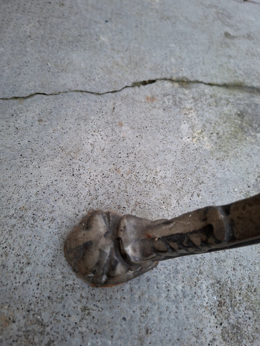 Table de bistrot restaurant ovale en marbre et piètement en fonte -photo-1