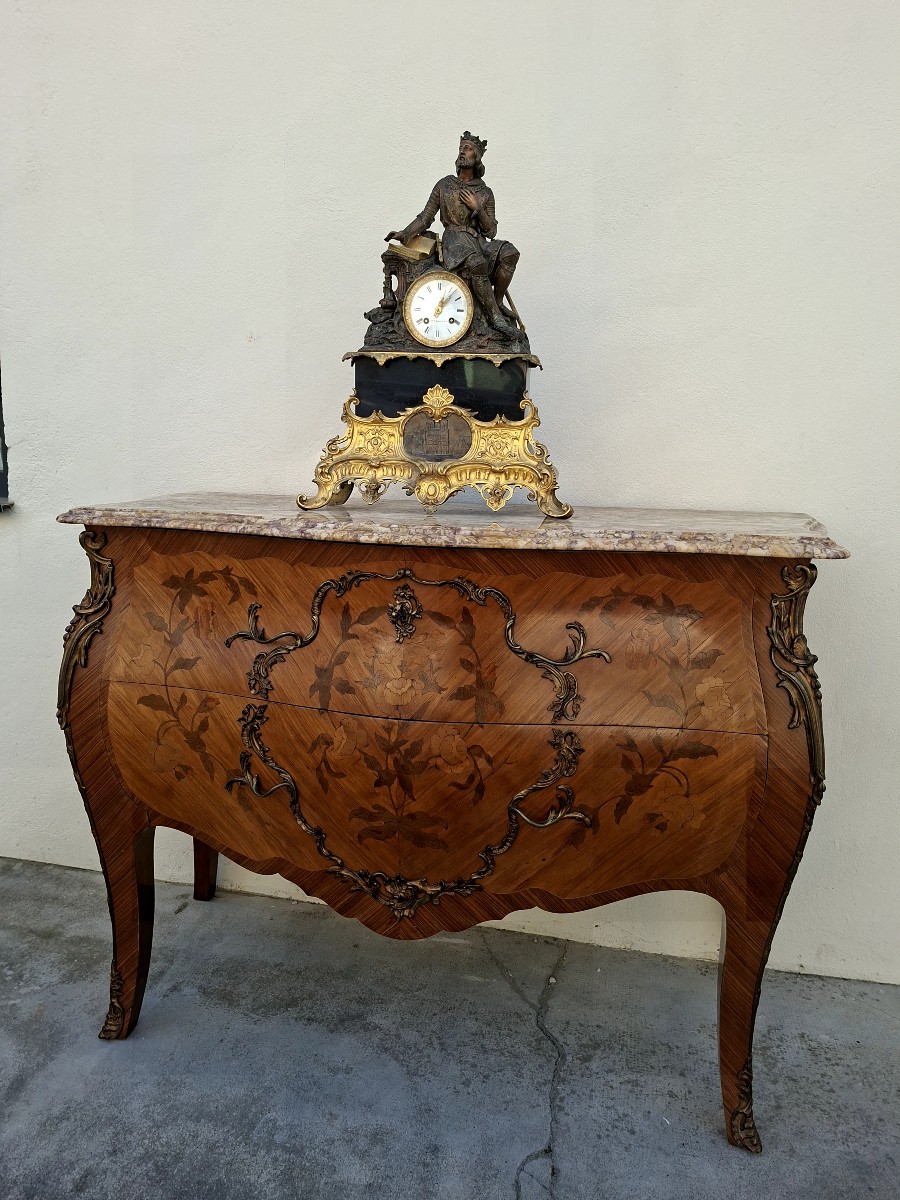Commode style Louis XV en marqueterie et bois de rose 