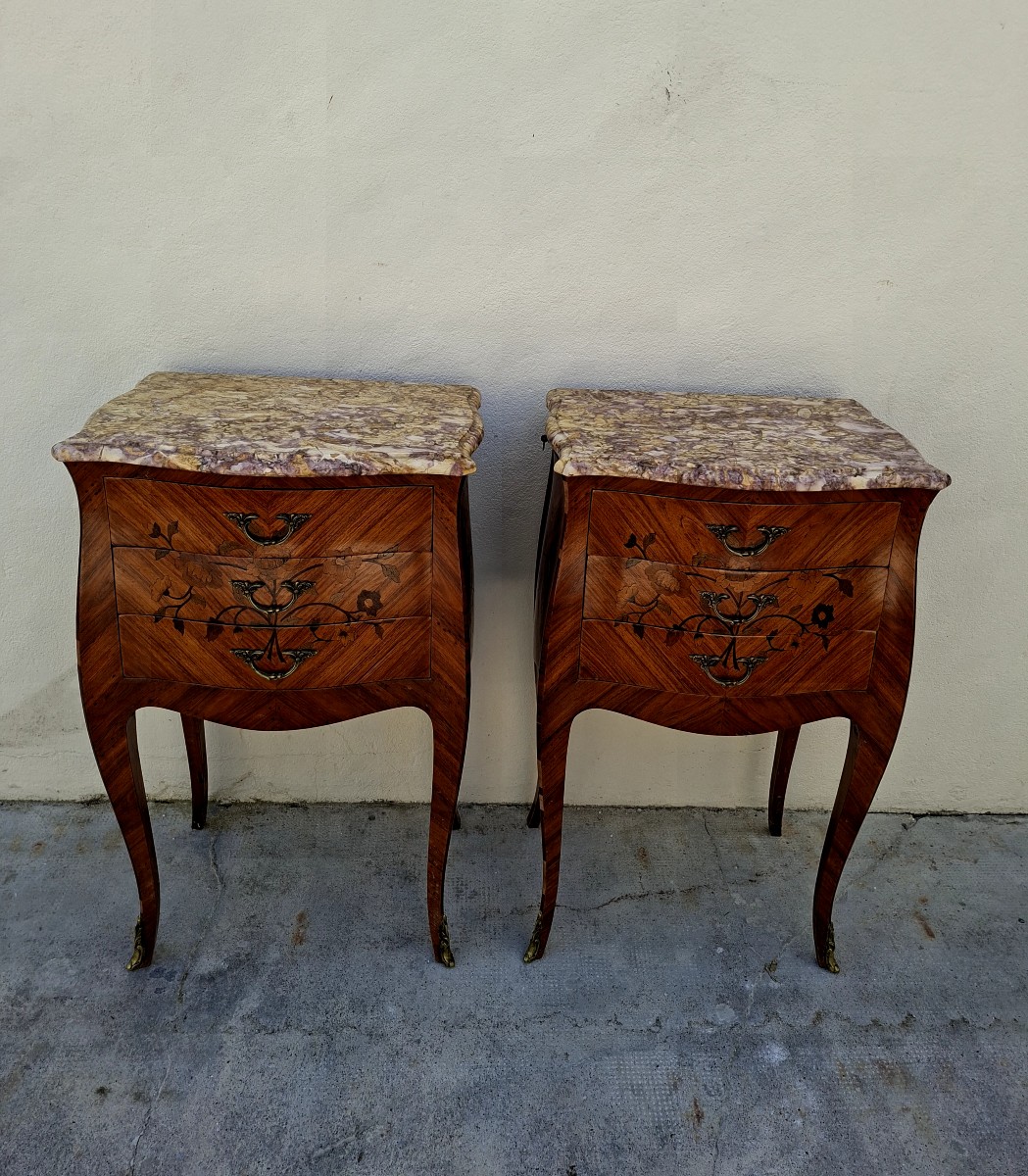 Paire de tables de nuits chevets en marqueterie style Louis XV en bois de rose 