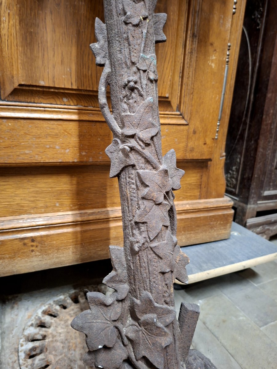 Grande croix en fonte représentant une Vierge d'époque 19éme richement décorée -photo-1