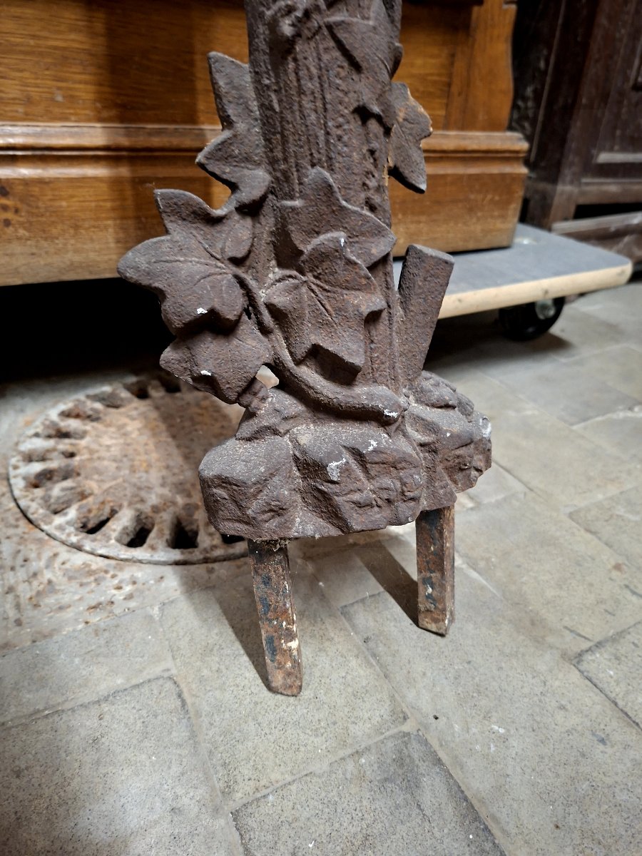 Grande croix en fonte représentant une Vierge d'époque 19éme richement décorée -photo-2