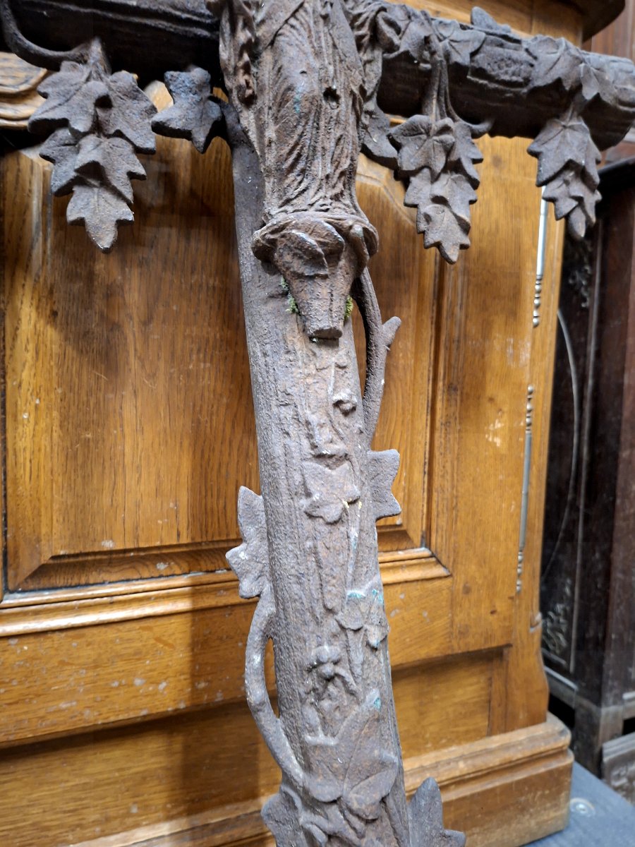 Grande croix en fonte représentant une Vierge d'époque 19éme richement décorée -photo-4