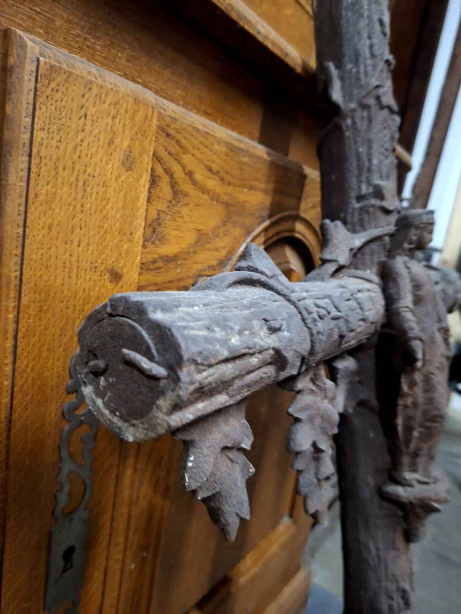 Grande croix en fonte représentant une Vierge d'époque 19éme richement décorée -photo-5